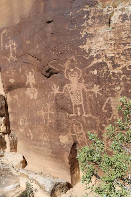 web2000__mcconkie_ranch_petroglyphs_vernal_area_sara_hobbs_img_3025